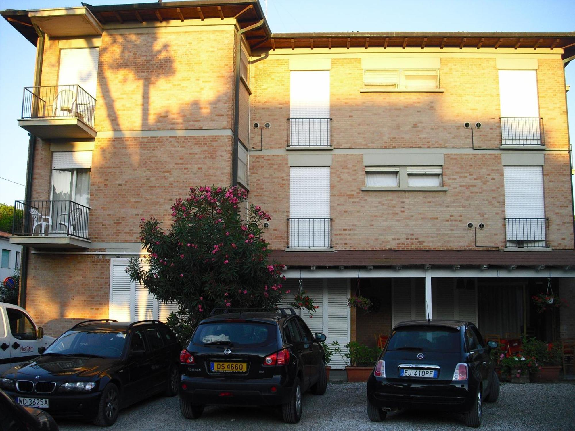 Hotel Garden Tirrenia Exterior photo