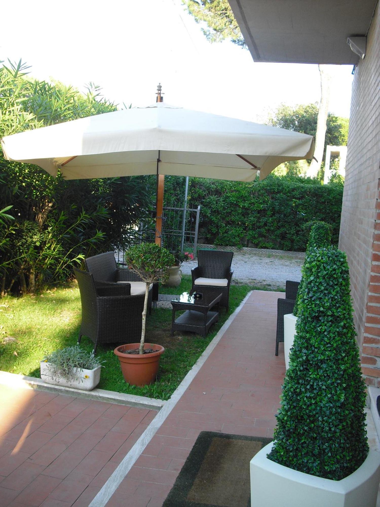 Hotel Garden Tirrenia Exterior photo