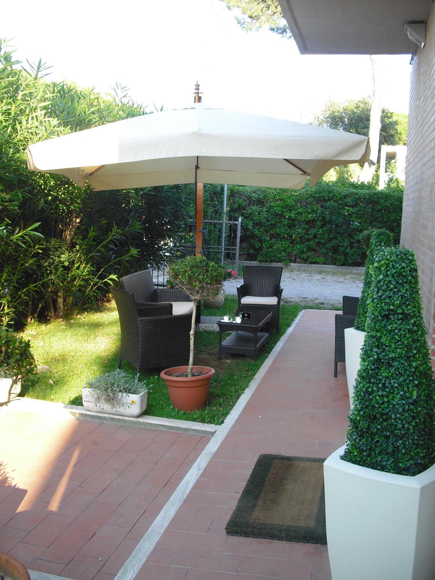 Hotel Garden Tirrenia Exterior photo