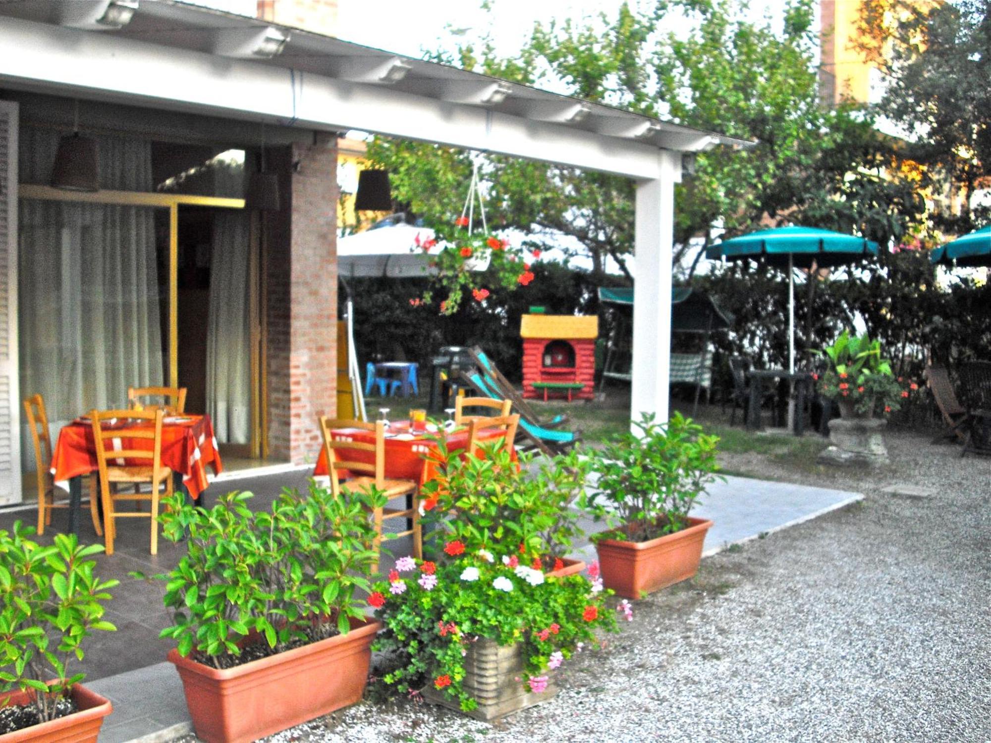 Hotel Garden Tirrenia Exterior photo