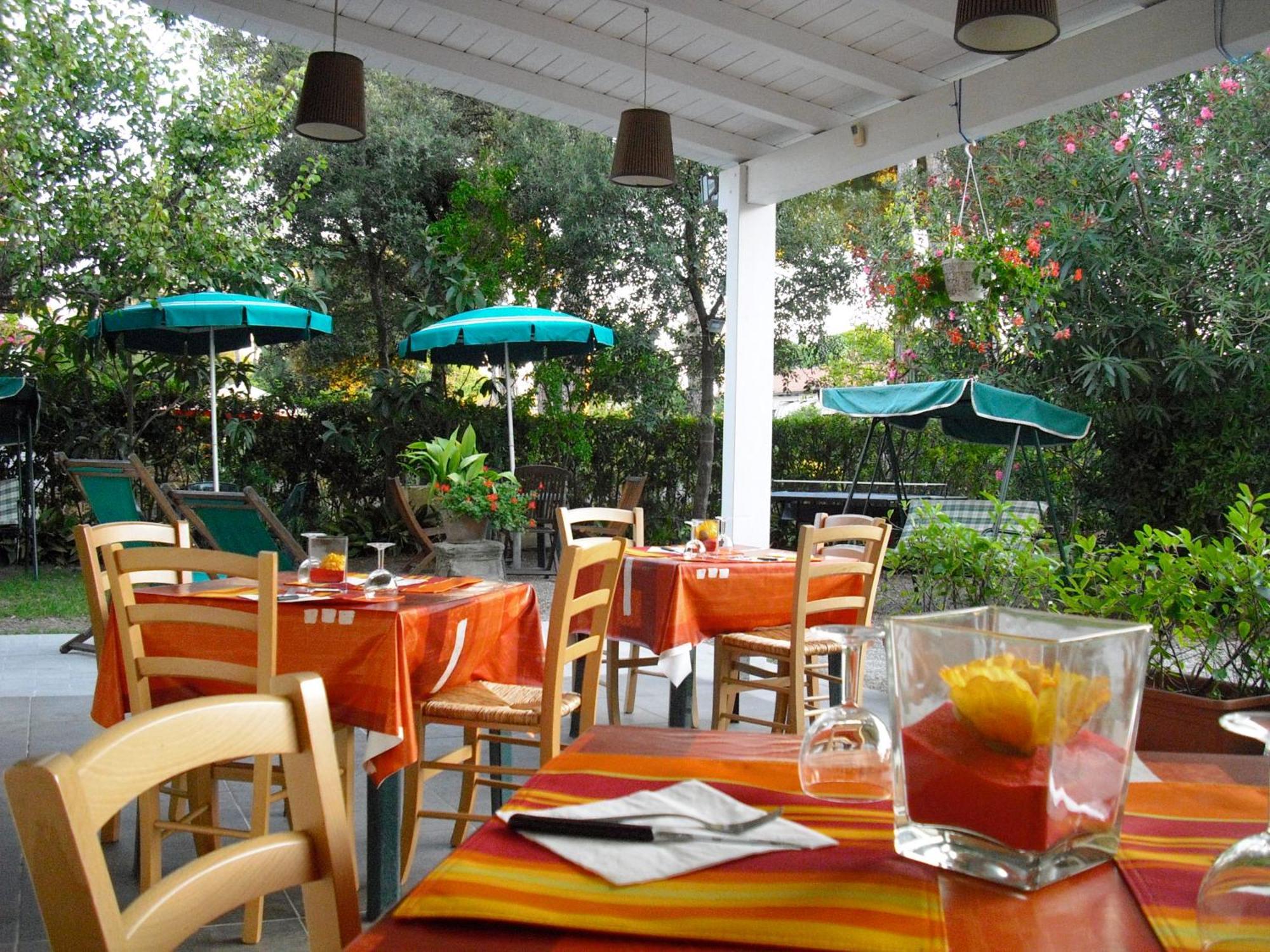 Hotel Garden Tirrenia Exterior photo